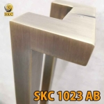 มือจับประตู SKC1023-120CM SS หน้า 25 มม. สีสเตนเลส