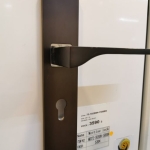 ชุดมือจับก้านโยกประตู รุ่น MODERN SKC 72-182-158-SBN